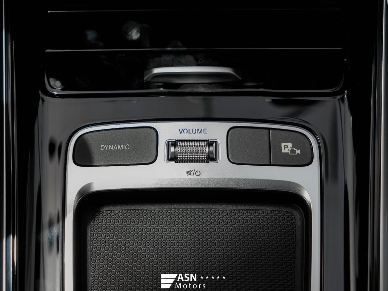 Mercedes-Benz GLB 200 Luxury 7 Seater 1.3 Turbo (Export Price)