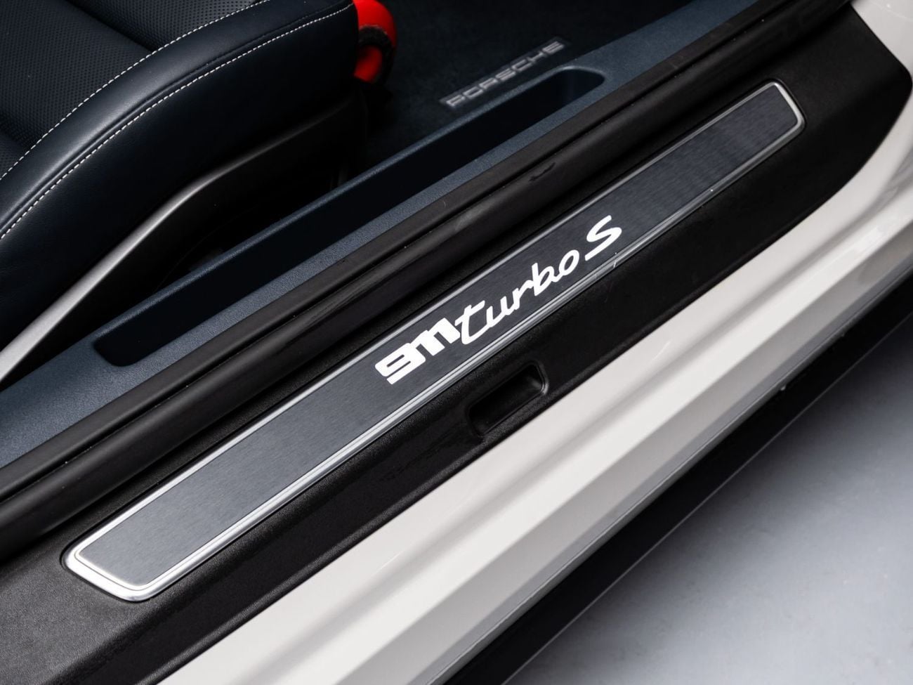 بورش 911 2022 Porsche Turbo S, 3.8L F6, 4WD, 640 bhp, 8 Speed Automatic (PDK)