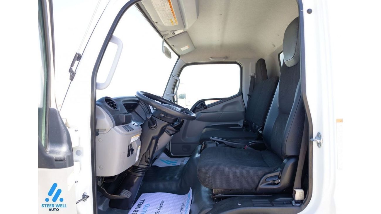 ميتسوبيشي فوسو كانتير 2022 Closed Box with Tail Lift - Short Chassis - Diesel MT - Low Mileage - GCC