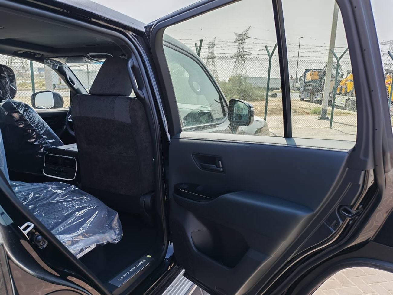 تويوتا لاند كروزر 2025 Toyota Land Cruiser LC300 GXR with Sunroof 4.0L V6 Petrol A/T 4WD Export Only