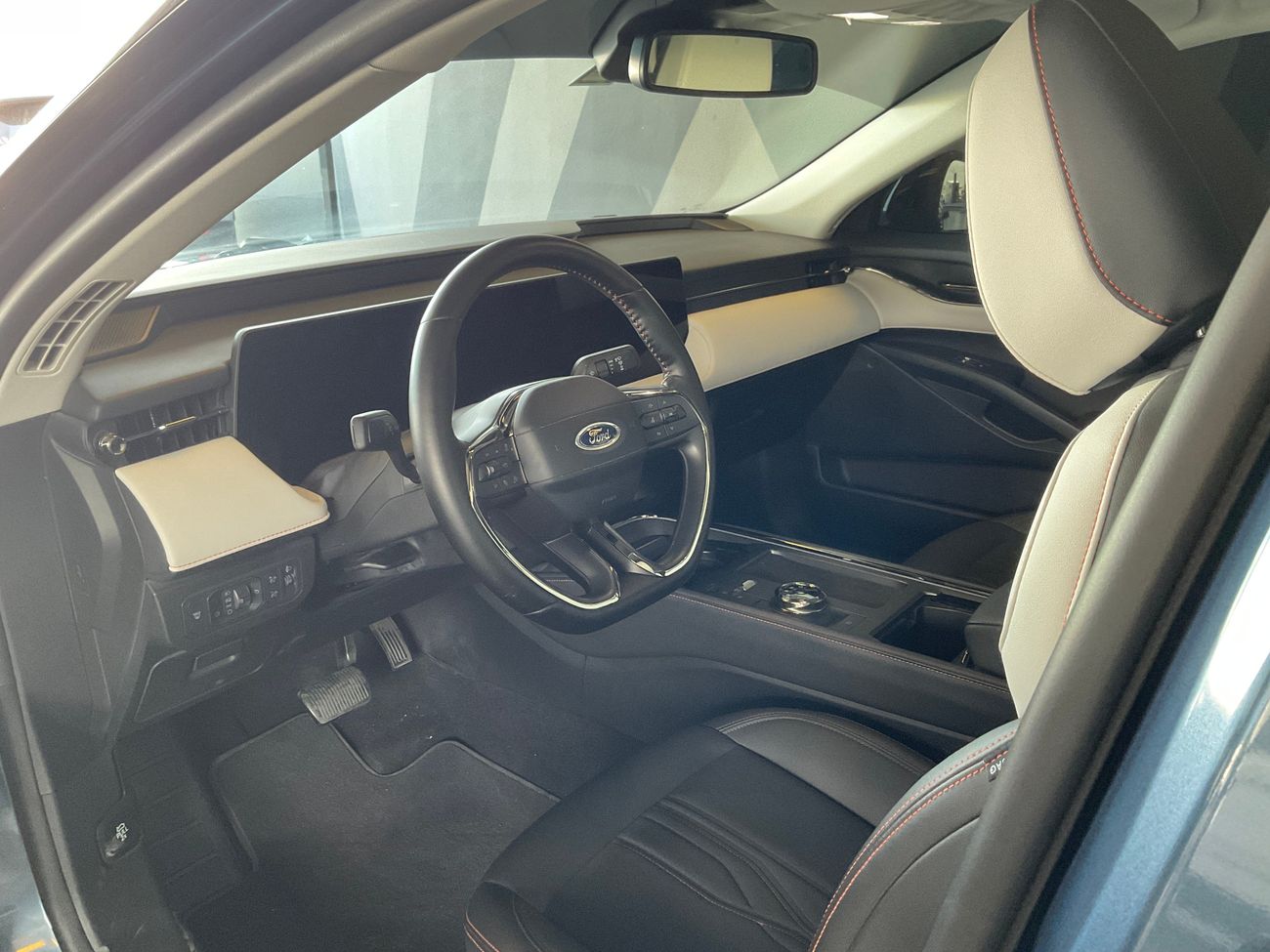 فورد توروس Titanium | شامل الضمان | 0 ﺪﻔﻋﺓ ﺃﻮﻟﻯ