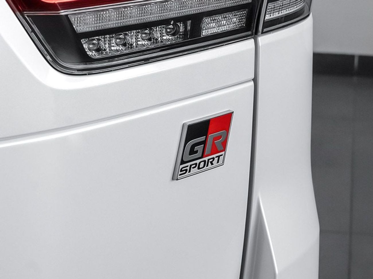 تويوتا لاند كروزر GR Sport