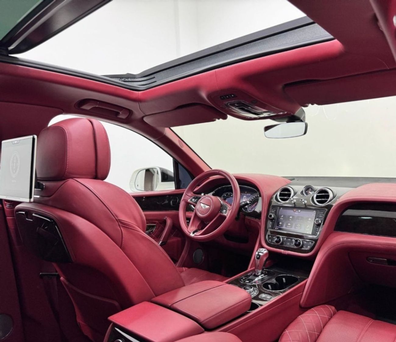 بنتلي بينتايجا First Edition W12 2017 Bentley Bentayga First Edition W12, 2025 Bentley Warranty, Full Options, GCC