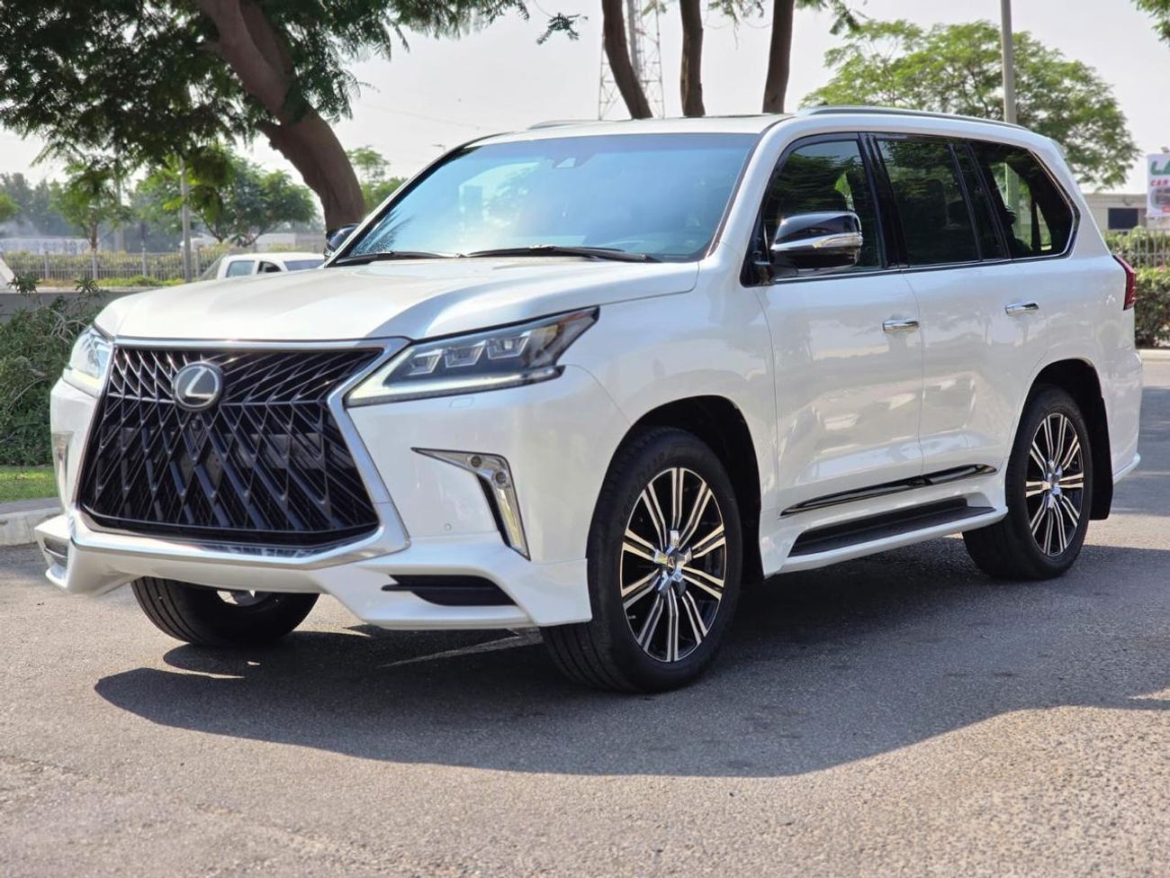 Lexus LX 570 Signature 5.7L 2020 GCC AL FUTTAIM LEXUS IN MINT CONDITION