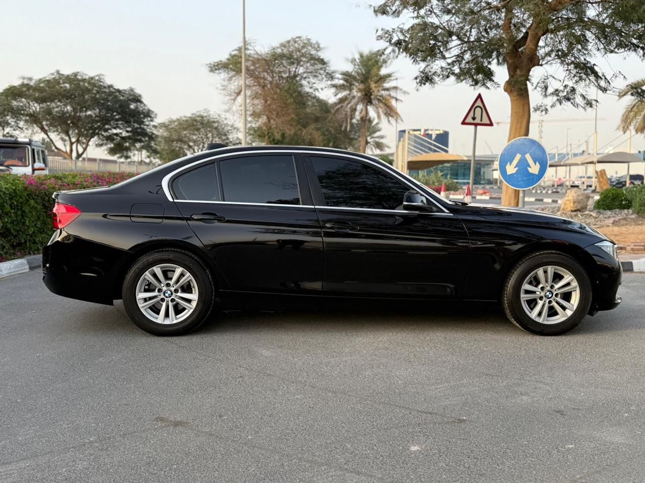 BMW 318i 2017 BMW 318I GCC VERY CLEAN Std 1.5L