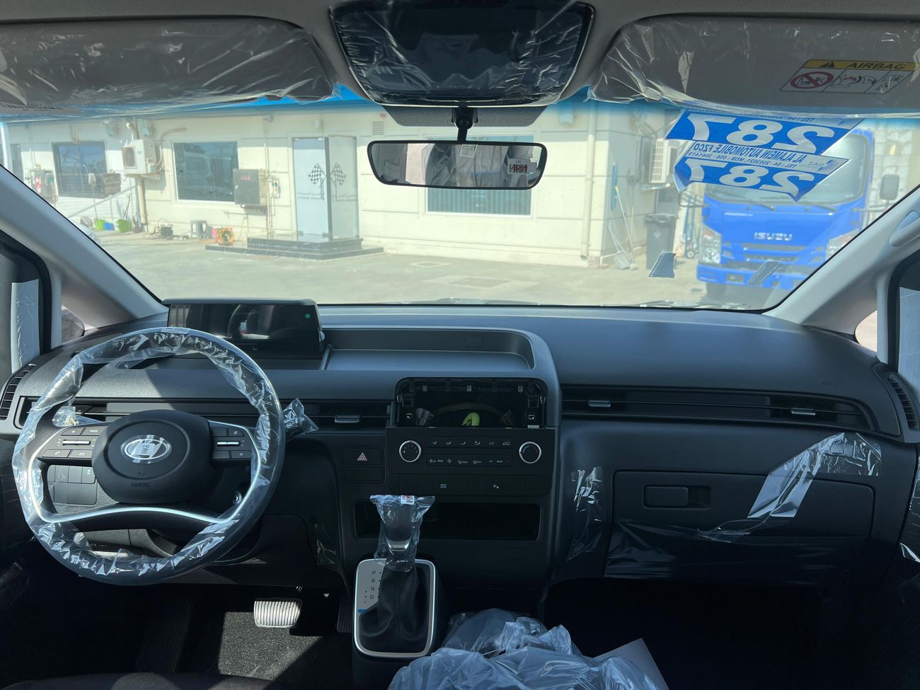 Hyundai Staria Hyundai Staria 3.5L Petrol, Van 9 Seats, Color Silver, Model 2025 (GCC SPECS) AT