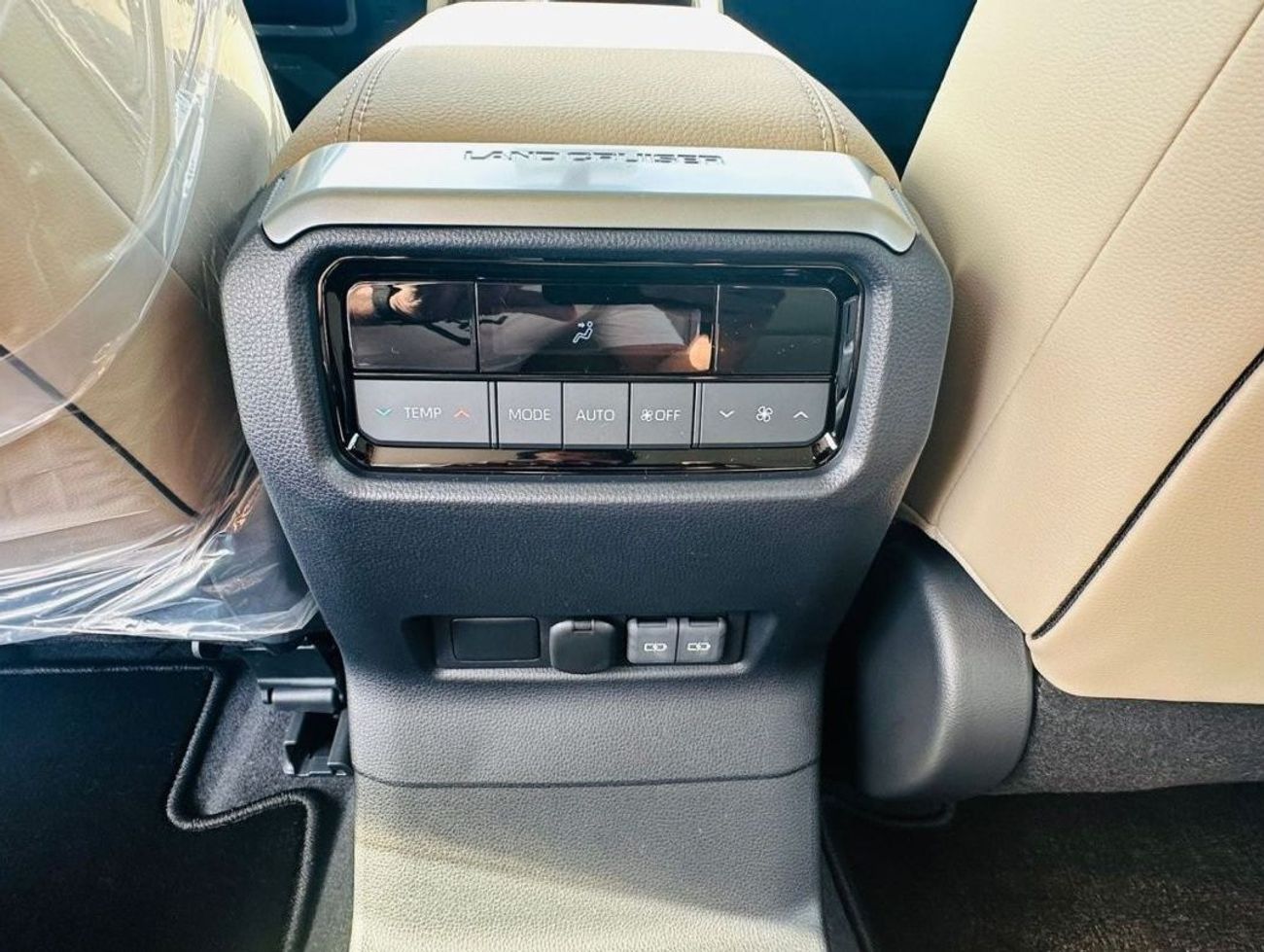 تويوتا برادو 2.4L GXL , LEATHER SEAT, PUSH START, ELECTRIC BACK DOOR, ALLOY WHEELS, MODEL 2024