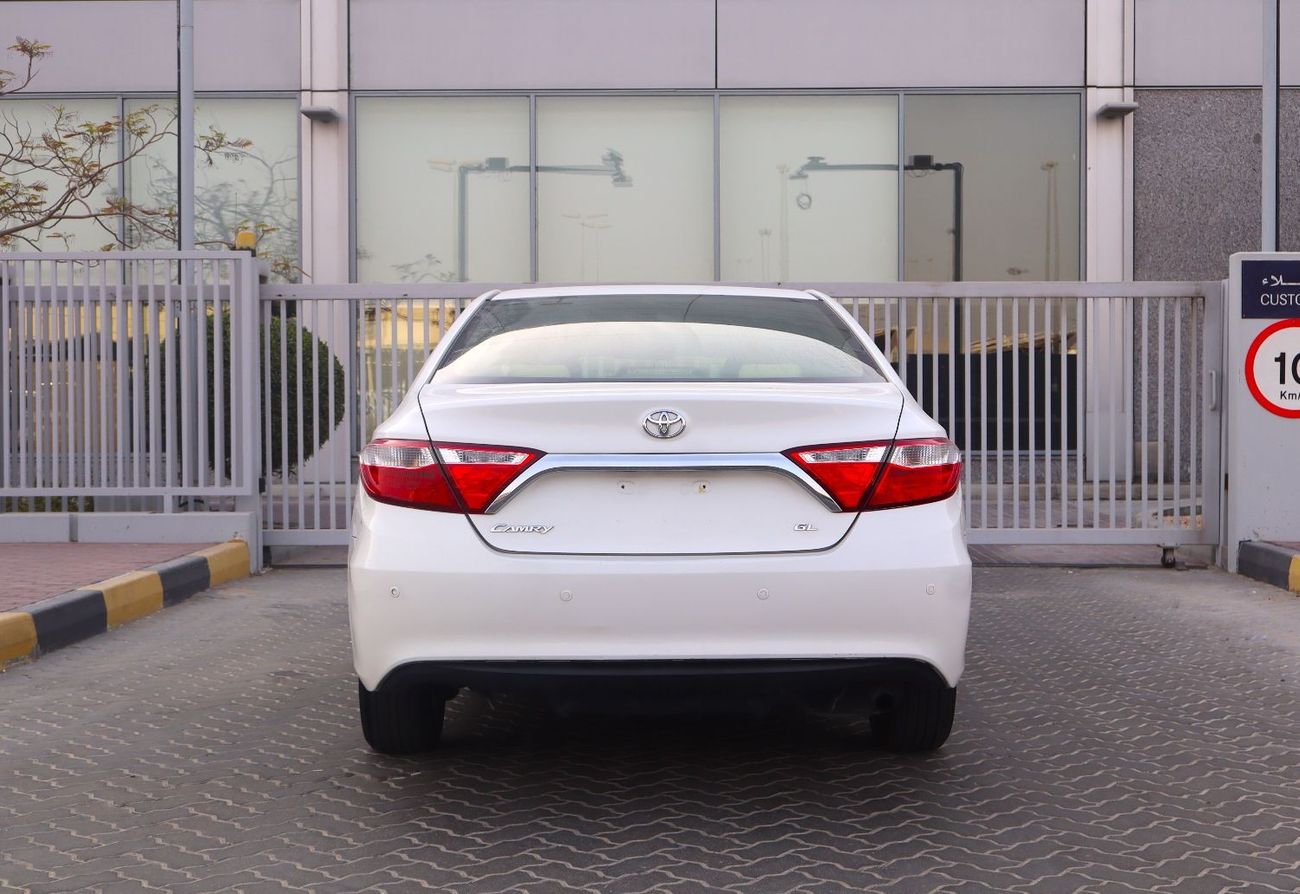 Toyota Camry SE 2.5L (215 HP)