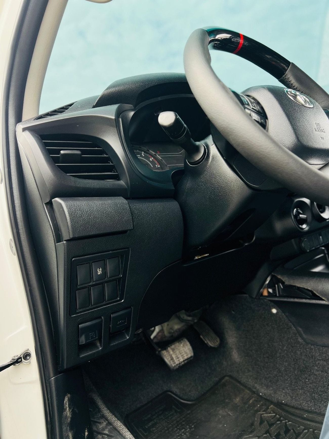 تويوتا هيلوكس GL 2.7L Double Cab Utility