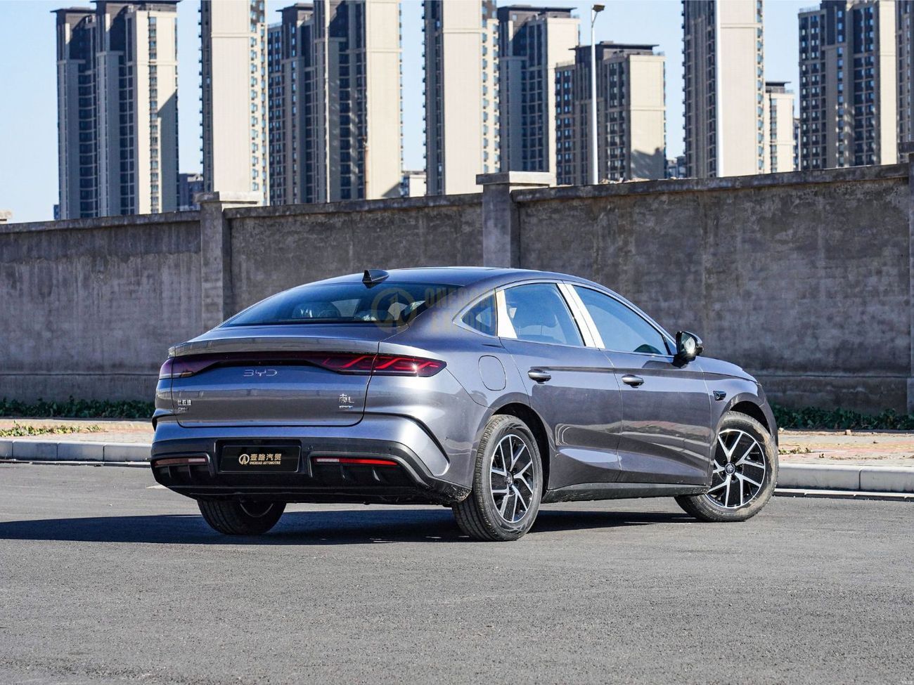 بي واي دي كين ال دي ام-اي Smart Drive Edition 120km Excellence Export to Dealers - 2025 BYD Qin L DM-i Hybrid Smart Drive Edit