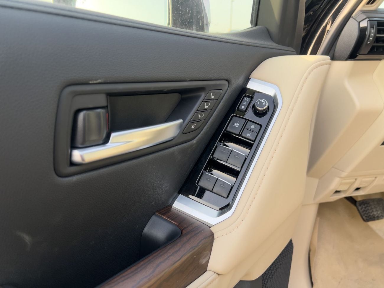 Toyota Land Cruiser EXPORT ONLY - 2026 LC300 VX 4.0L (GCC Specification)