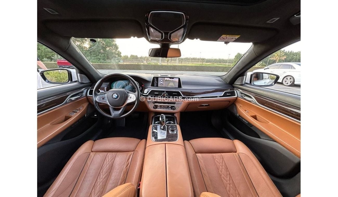 BMW 750Li Luxury Executive BMW 750LI XDrive 2017 GCC V8 4.4L Full option // Perfect condition // Under service