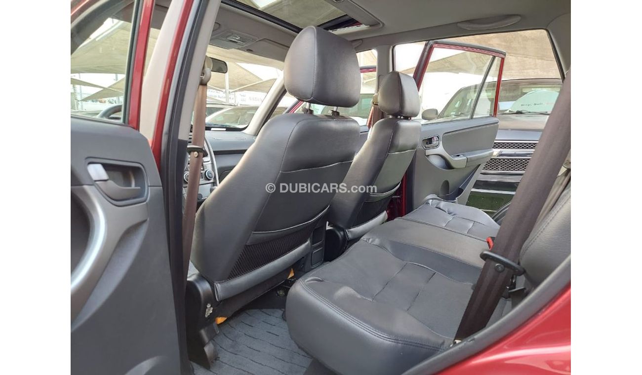 Chery Tiggo Model 2015 No. 1 red color inside beige leather hatch installed in excellent condition that does not