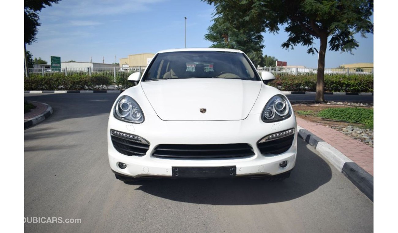 Porsche Cayenne S 2011 GCC SPECS REAR ENTERTAINMENT