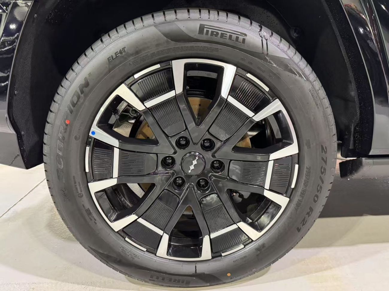 BYD Leopard 8 Smart and Brave Flagship Edition (7 Seats)