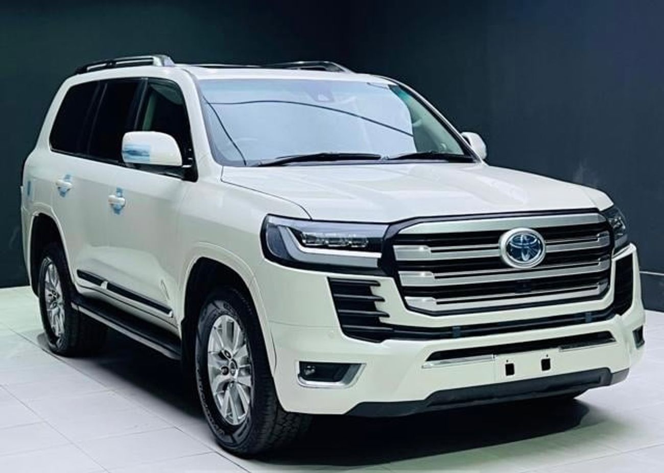 تويوتا لاند كروزر Sahara 2016 Model RHD Diesel Engine Full Option Facelift to LC300 2024 Very Clean And Perfect