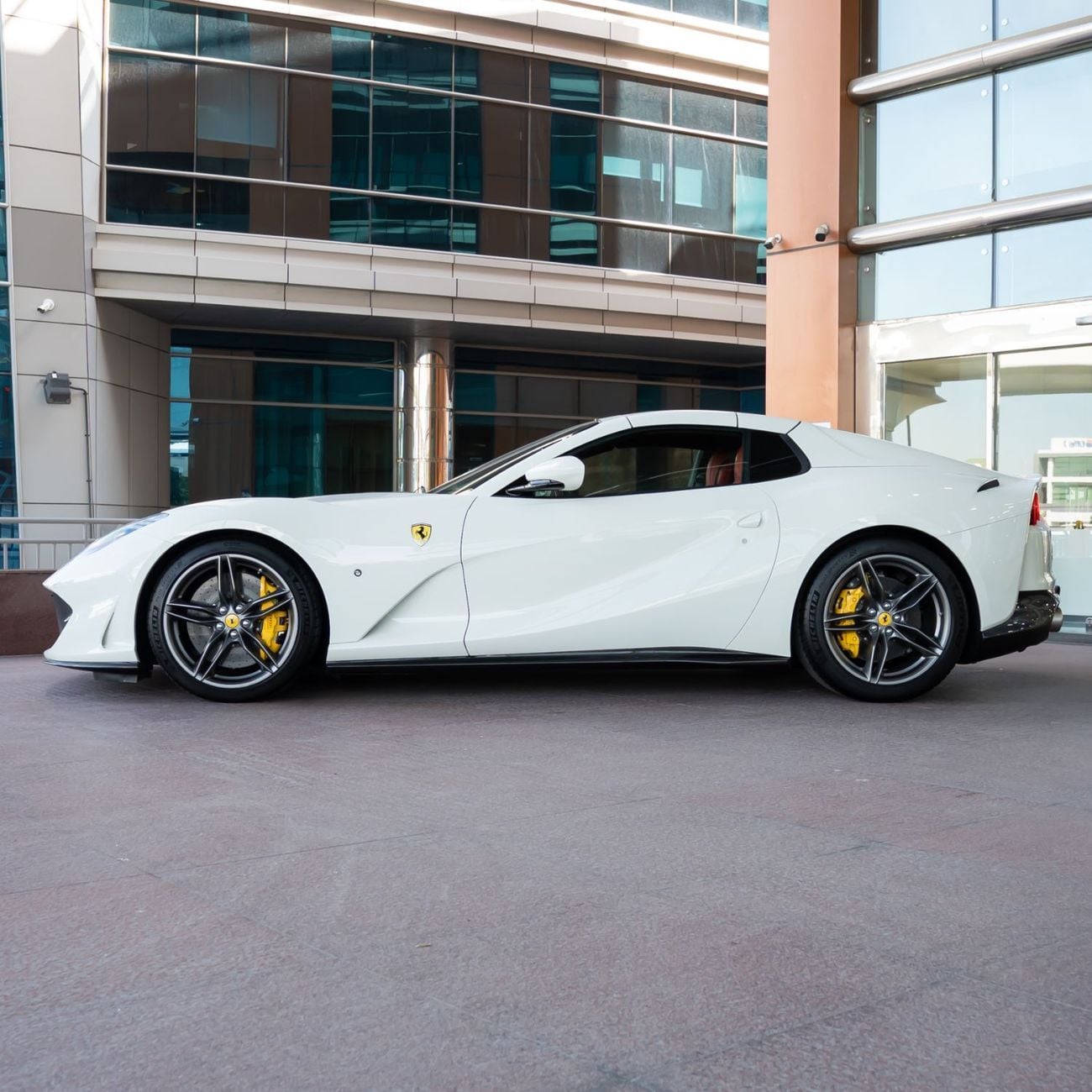 Ferrari 812 2023 FERRARI 812 GTS ( FULL CARBON BODY ) DONE ONLY 1200KM