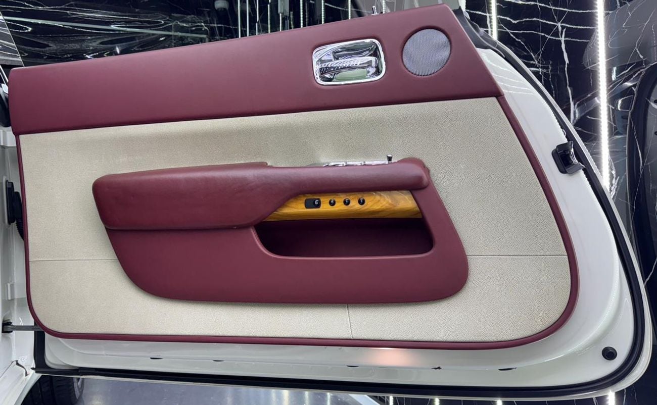 Rolls-Royce Wraith 6.6L , V12 , RWD