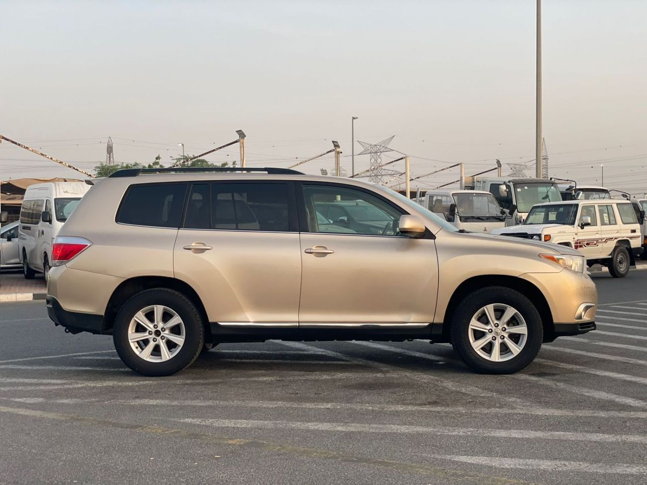 Toyota Highlander 2013 Toyota Highlander MidOption+ 3.5L V6 - AWD 4x4 - Electric Seats - 7 Seater With Rear CAM -
