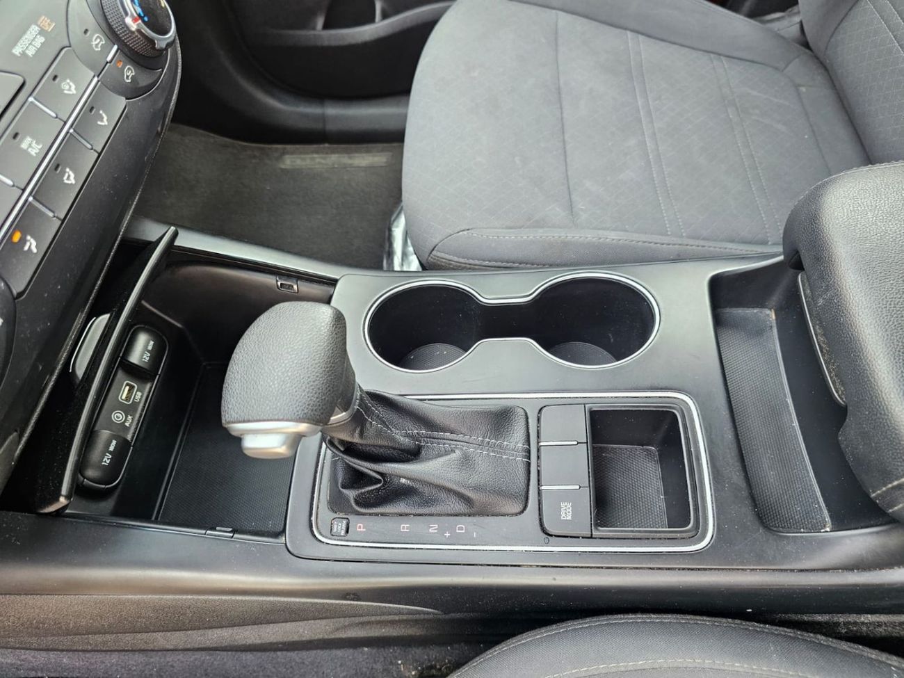 Kia Sorento Base 3.3L FWD