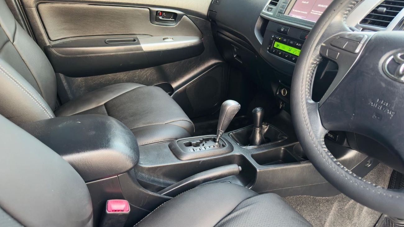 Toyota Hilux DOUBLE CABIN | 3.0L DIESEL | BULL BAR + ROLL BAR | RHD | AUTOMATIC  TRANSMISSION | 2015