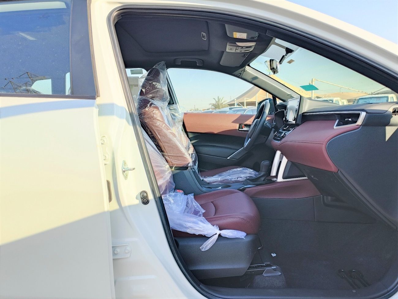 Toyota Corolla Cross 1.8L HYBRID / LEATHER SEATS / DVD+CAMERA / SUNROOF (CODE # TCCH-01)