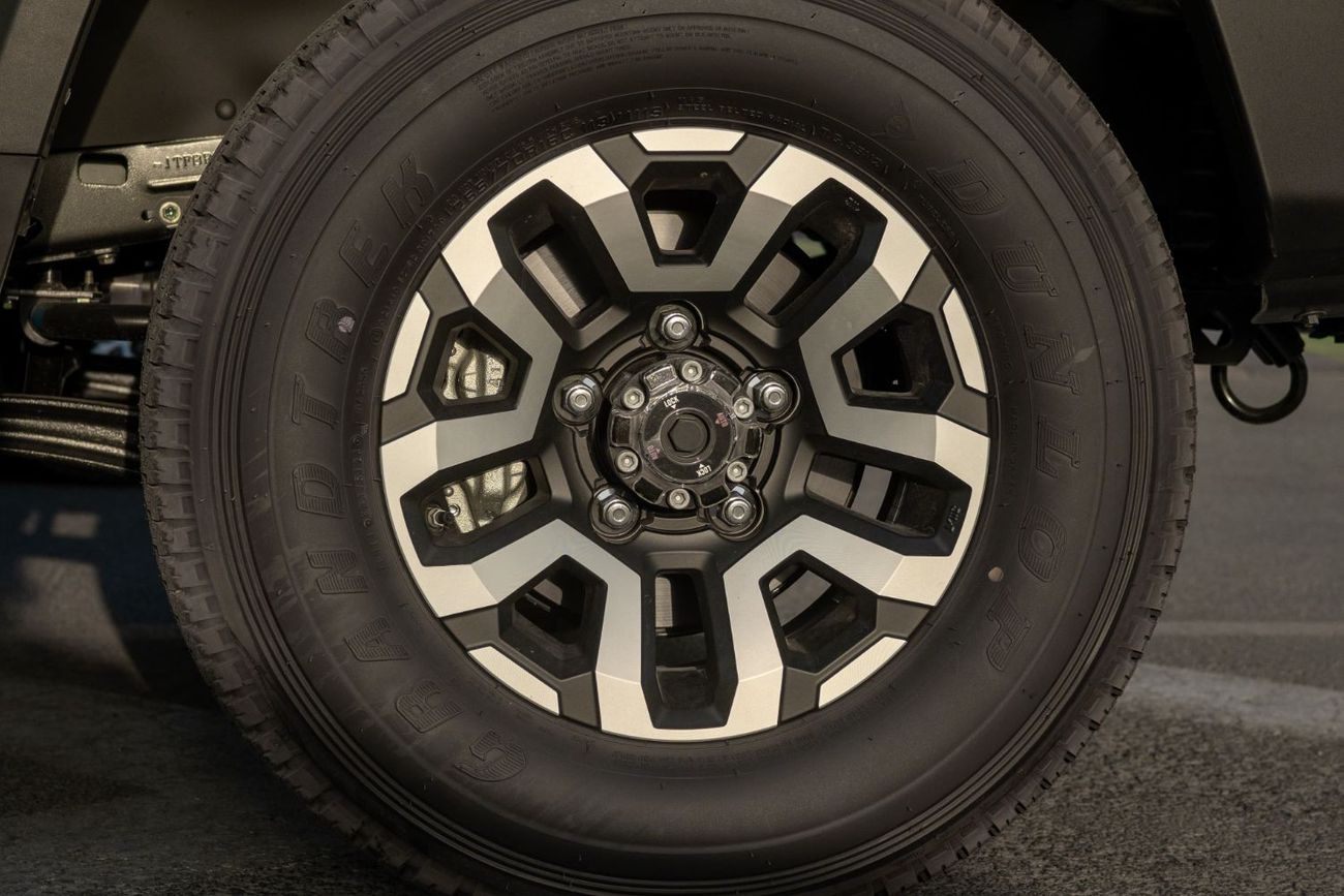 تويوتا لاند كروزر بيك آب LC79 DC 2.8 DSL Z1 A/T 2025YM