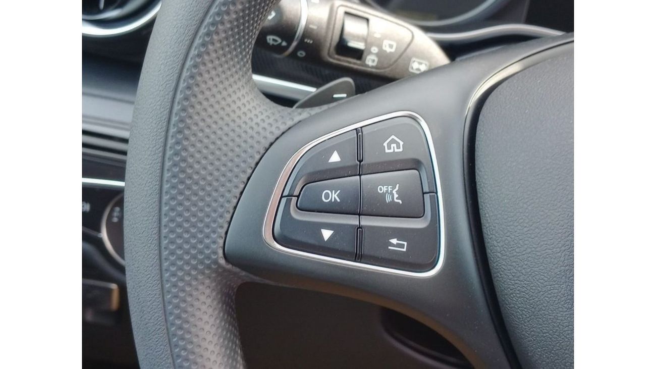 Mercedes-Benz V 250 V-Class V250 2.0L gasoline ( 4X2 ) 5 doors Black color