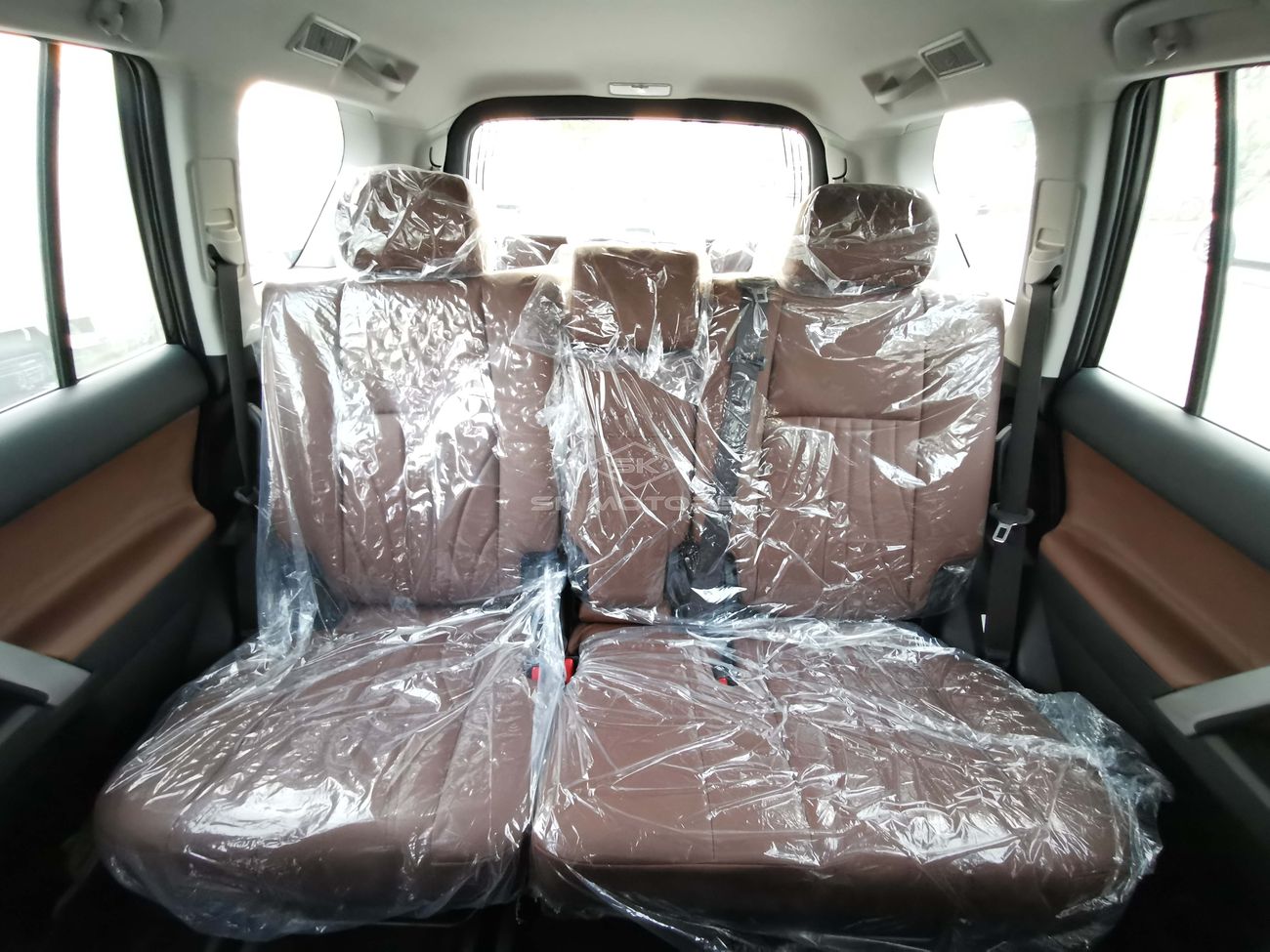 Toyota Prado 2.7L, 17" Rims, Sunroof, Rear Camera, Front Power Seats, Leather Seats, Rear A/C (CODE # PVXR03)