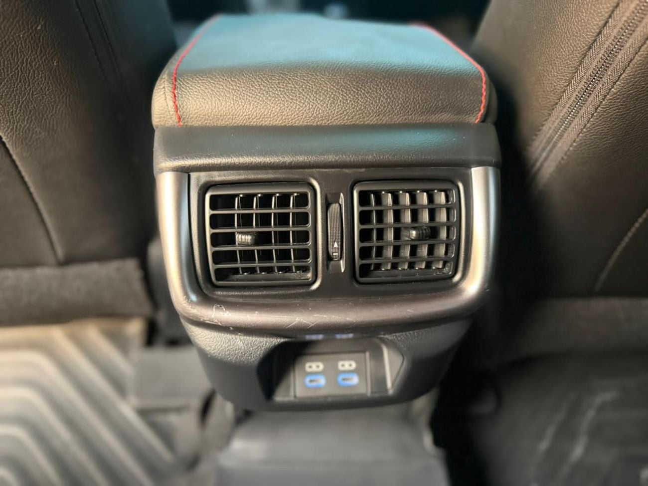 تويوتا هيلوكس TOYOTA HILUX PICK UP SR5 GR SEATS 2024 WHITE 4WD AT DIESEL = RIGHT HAND