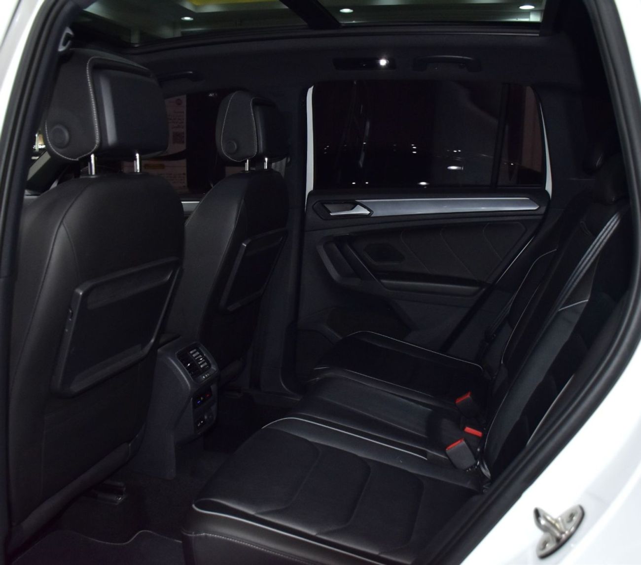 فولكس واجن تيجوان EXCELLENT DEAL for our Volkswagen Tiguan R-Line 4Motion ( 2019 Model ) in White Color GCC Specs