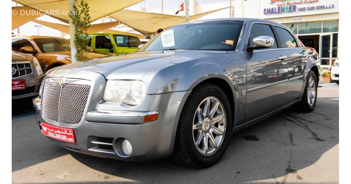 Chrysler 300C HEMI for sale AED 14,000. Grey/Silver, 2007