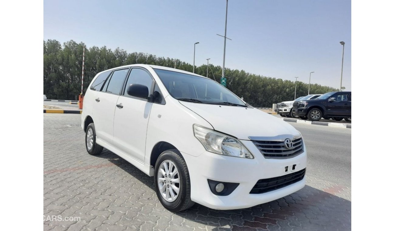 Toyota Innova Toyota Innova 2015 gcc full automatic very celen car