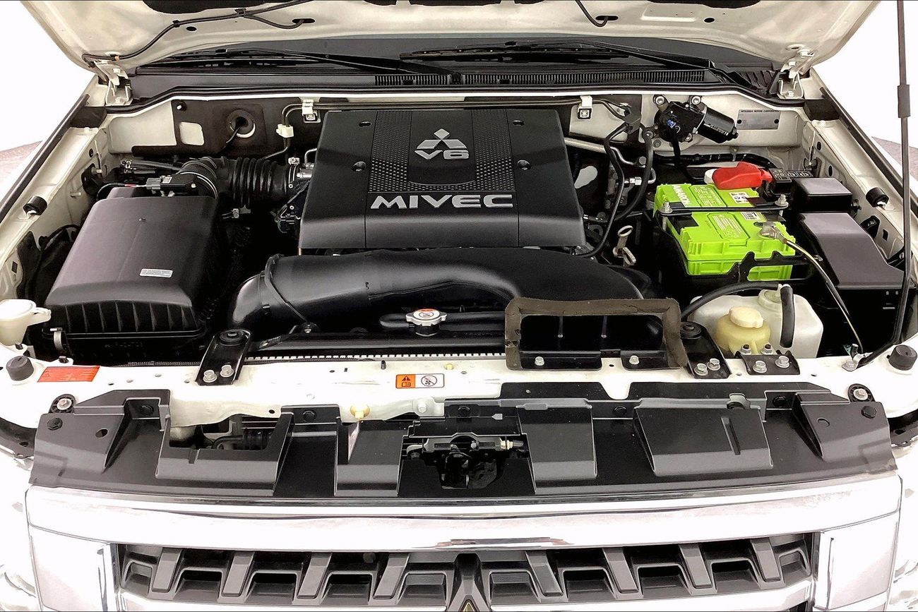 ميتسوبيشي باجيرو GLS Highline | شامل الضمان | 0 ﺪﻔﻋﺓ ﺃﻮﻟﻯ