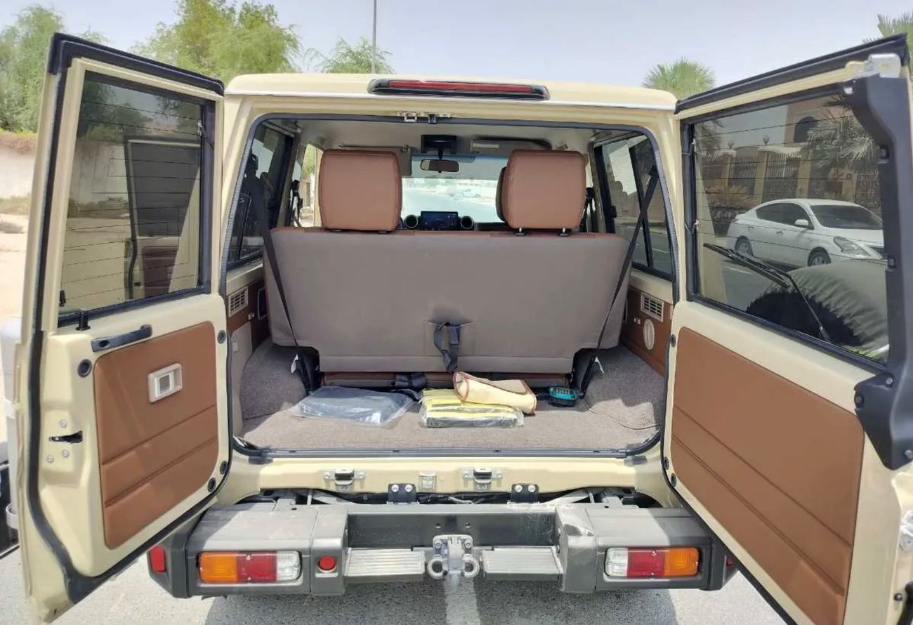 تويوتا لاند كروزر 70 DX 4.0L A/T