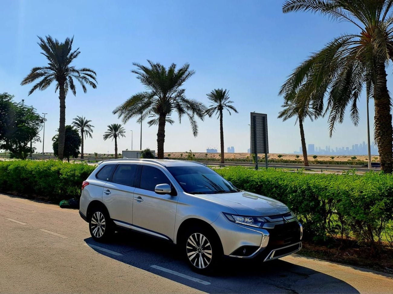 ميتسوبيشي آوتلاندر 820-Monthly l GCC l 4WD , Cruise, Camera l Accident Free
