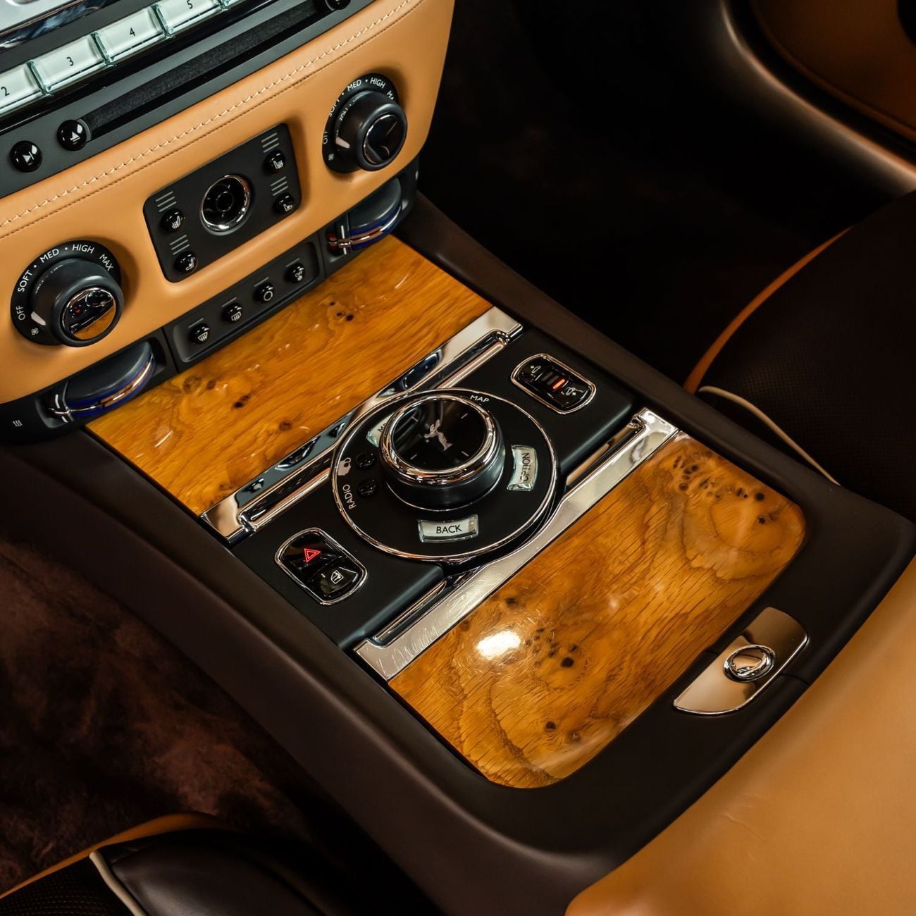 Rolls Royce Wraith STD 2017 | ROLLS ROYCE WRAITH | 3 BUTTONS | STAR LIGHT | 45,000KM | GCC