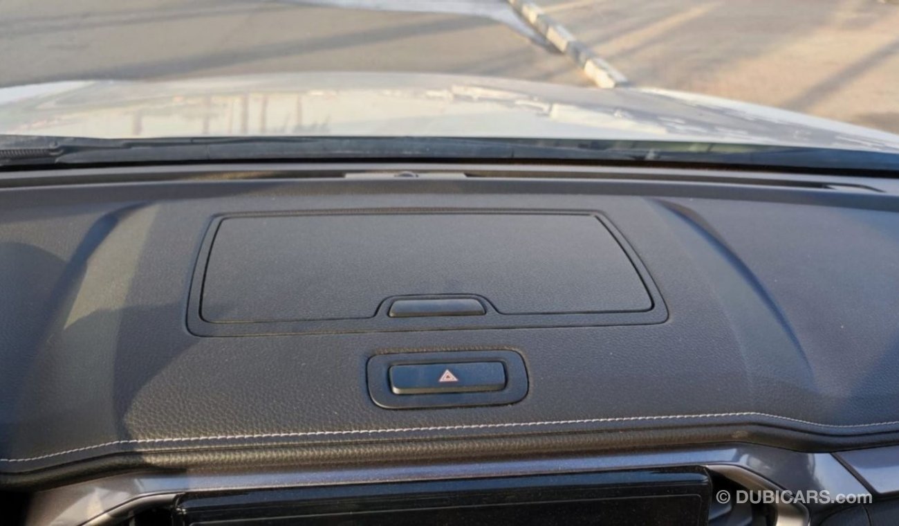 Isuzu DMax RG Crew 3.0L Diesel, pick up, 2023, 4x4, 4 doors, white color.