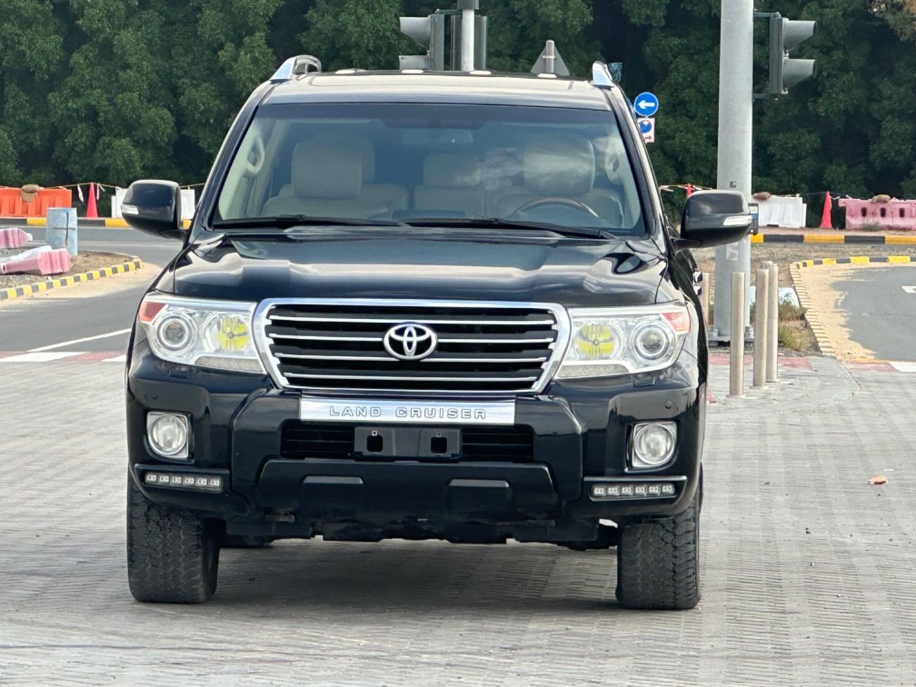 Toyota Land Cruiser GXR 4.0L (271 HP) 4WD MODEL 2015 GCC CAR PERFECT CONDITION INSIDE AND OUTSIDE FULL OPTION SUN ROOF