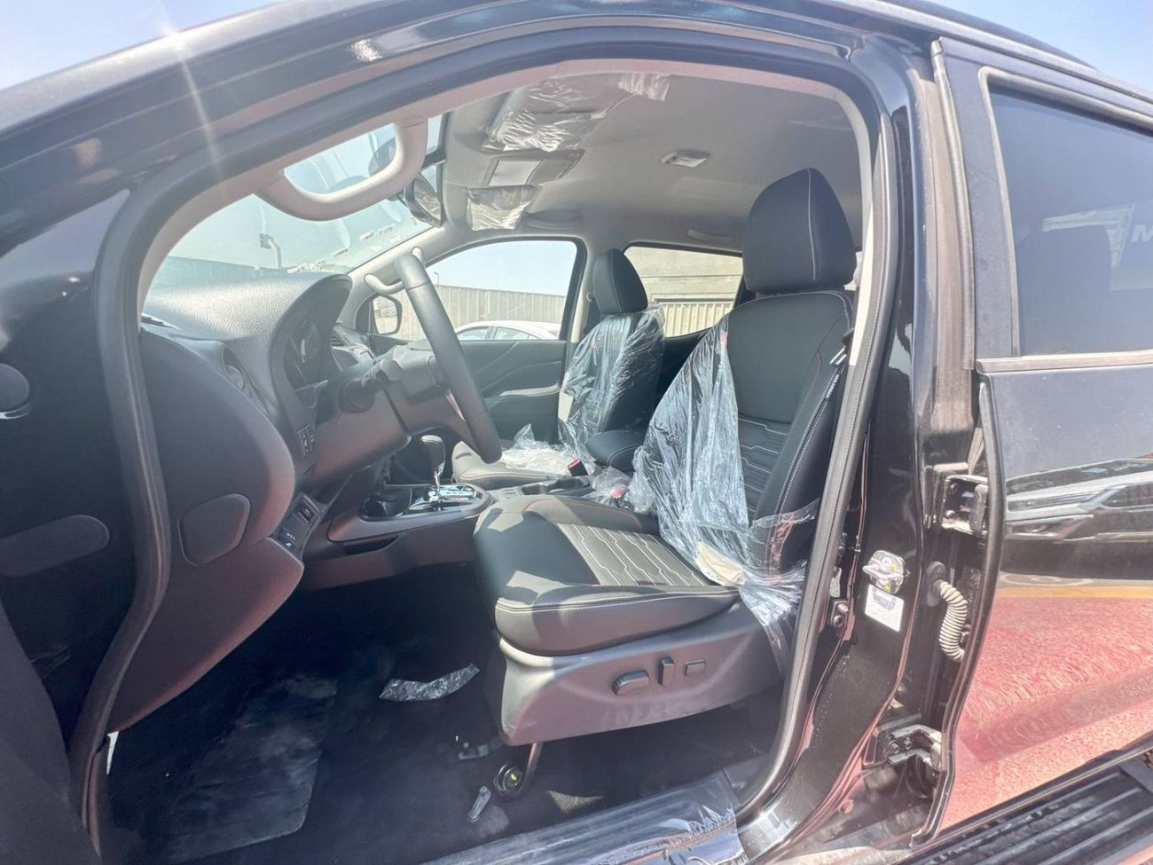 نيسان نافارا 2025 NISSAN NAVARA DOUBLE CABIN PRO 2.5L DIESEL 4WD AUTOMATIC BRAND NEW 0KM