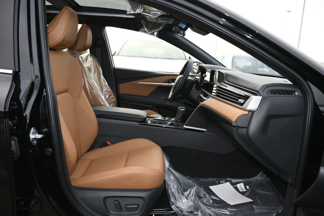 Toyota Camry 2.5L V4 GLE  petrol With panoramic