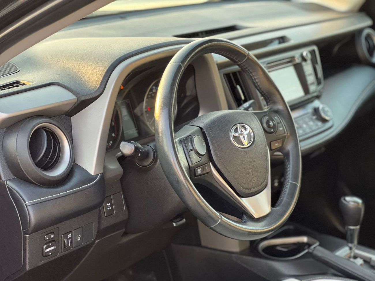 Toyota RAV4 2018 XLE - 2.5L V4-RearCam-AWD 4x4 - Push Start - Leather seat Sunroof