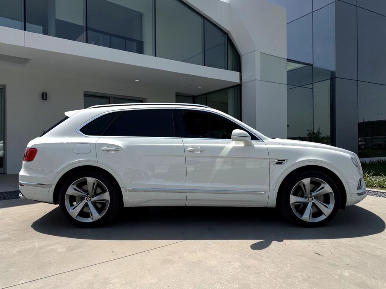 بنتلي بينتايجا AED 4,640 P.M | 0% DOWN PAYMENT | BENTLEY BENTAYGA V8 | 4.0L V8 | 2020 | FULL SERVICE HISTORY | GCC