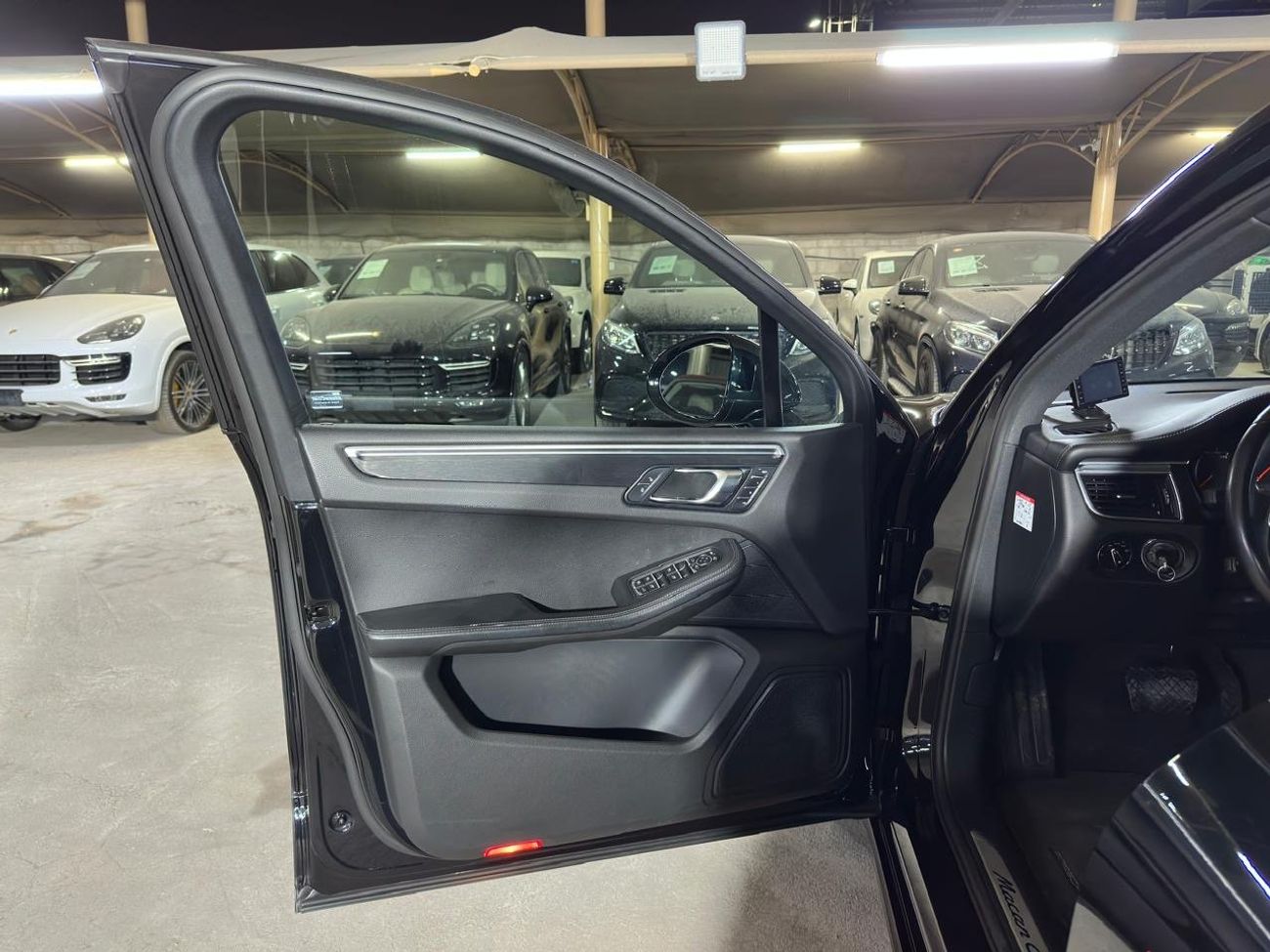 Porsche Macan GTS 3.0L (360 HP) PORSCHE MACAN GTS 2017 3.0 | SPORTS CHRONO PACKAGE | SPORTS EXHAUST SYSTEM | 21-IN