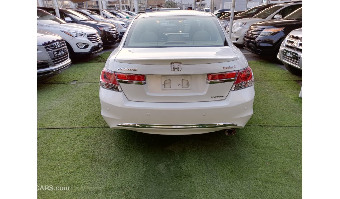 Honda Accord GCC 2012 model, cruise control, sensors, wheels, in excellent condition, you do not need any expense