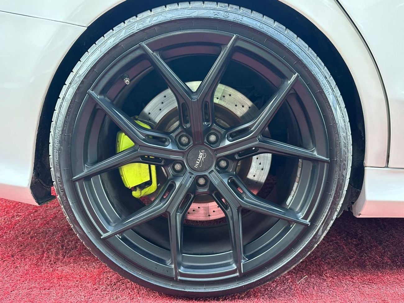 Mercedes Benz C63 AMG Std 4.0L Sedan