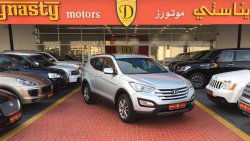 Hyundai Santa Fe 2014. GCC Specs. No Accident. In Perfect Condition. With Contract Service History