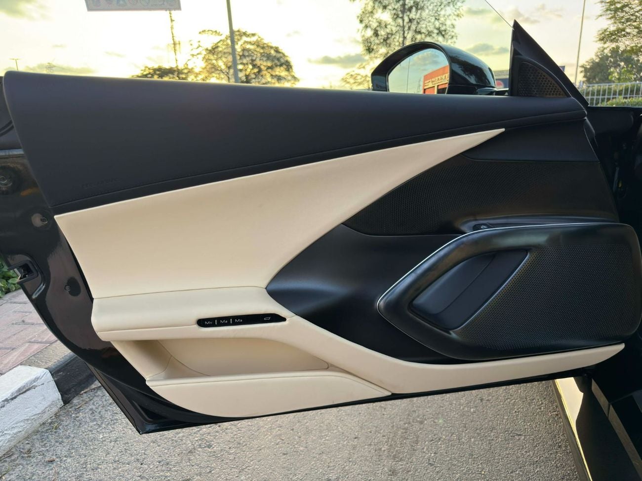 فيراري 12سيلندري GCC SPEC UNDER WARRANTY