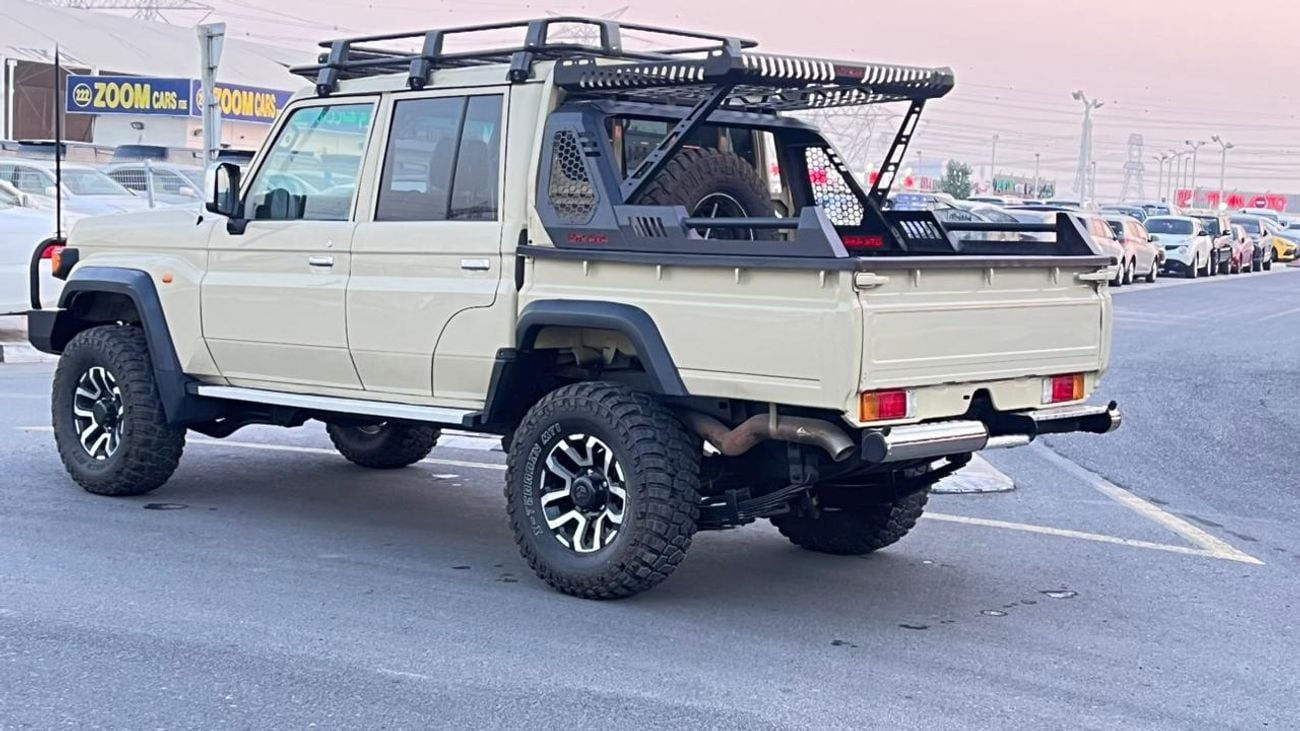 Toyota Land Cruiser Pick Up Heavy Duty Double Cabin Pickup RHD 4.5L 1VD-FTV V8 Diesel Engine Manual Transmission 4WD 5 Seats 4 D