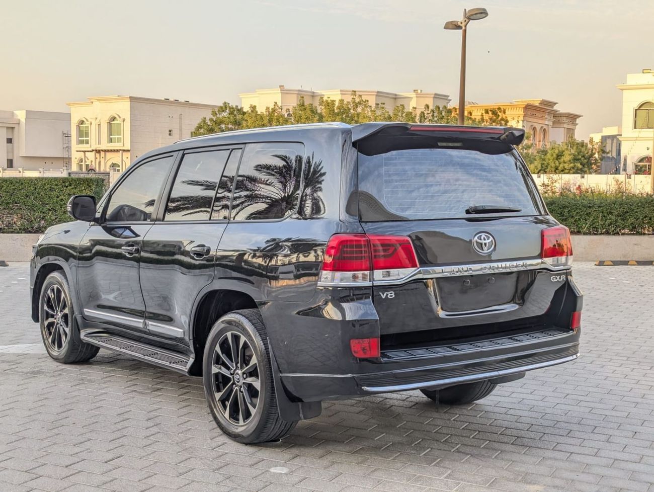 Toyota Land Cruiser GXR2 4.5L GXR-4.5L-1VD-8 Cylinders-LHD-Diesel-4WD-Automatic-8 Seats-5 Doors